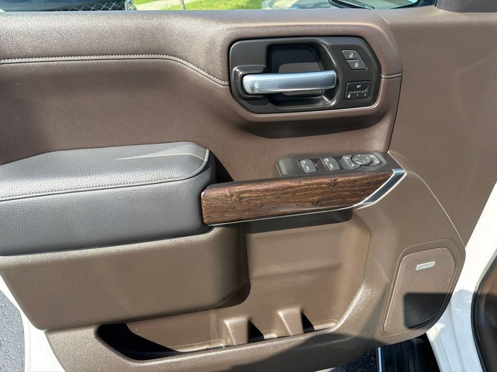 Used 2021 White GMC Denali image 9
