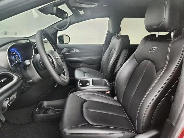 2026 Chrysler Pacifica Select - Photo 19