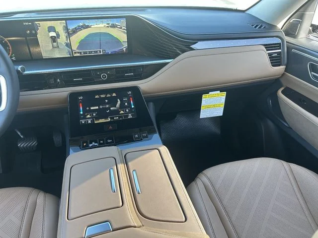 New 2027 RADIANT WHITE INFINITI Luxe 4WD image 18