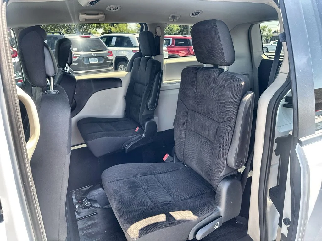 Used 2018 White Dodge SE image 21