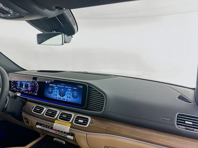 New 2026 MANUFAKTUR Moonlight White Metallic Mercedes-Benz GLS 580 image 29