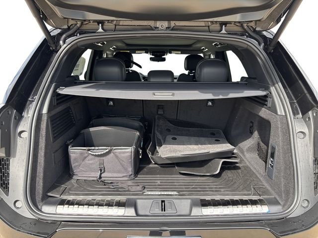 New 2026 Santorini Black Land Rover Dynamic SE image 18