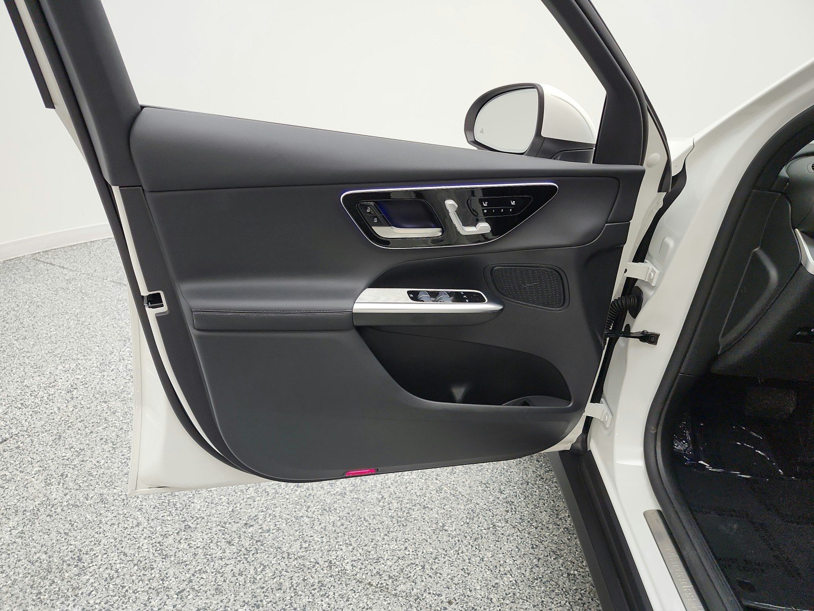 Used 2025 Polar White Mercedes-Benz GLC 350e 4MATIC® SUV image 15