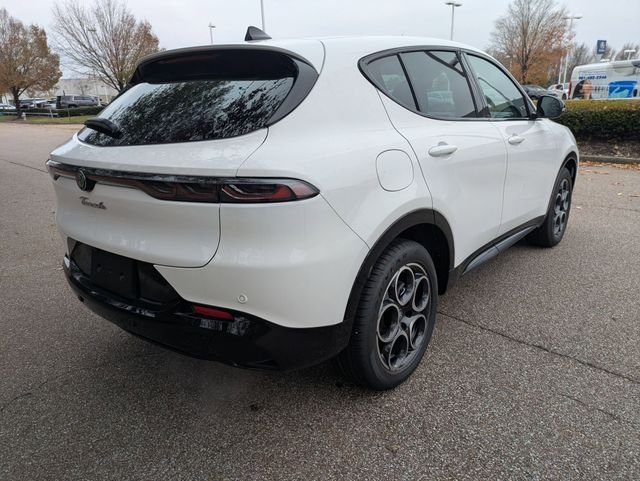 New 2025 Milano White Exterior Paint Alfa Romeo Base image 4