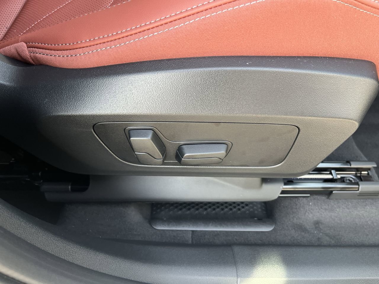 2026 BMW X1 28i - Photo 38