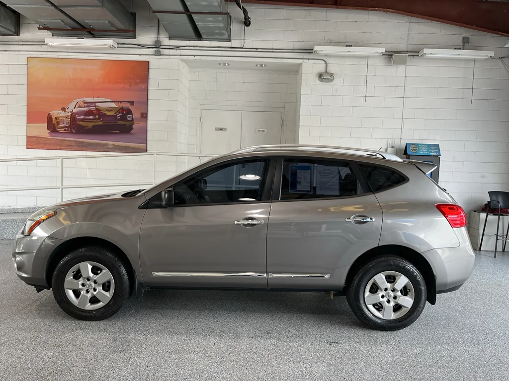 Used 2014  Nissan S image 4