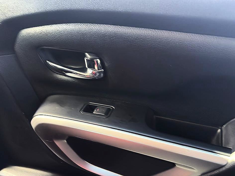 Used 2017 Cayenne Red Nissan SV image 27