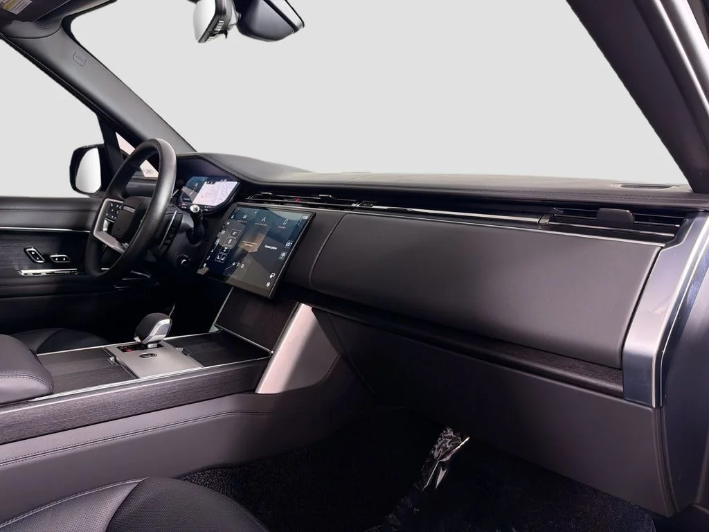 Used 2026 Black Land Rover Autobiography image 32
