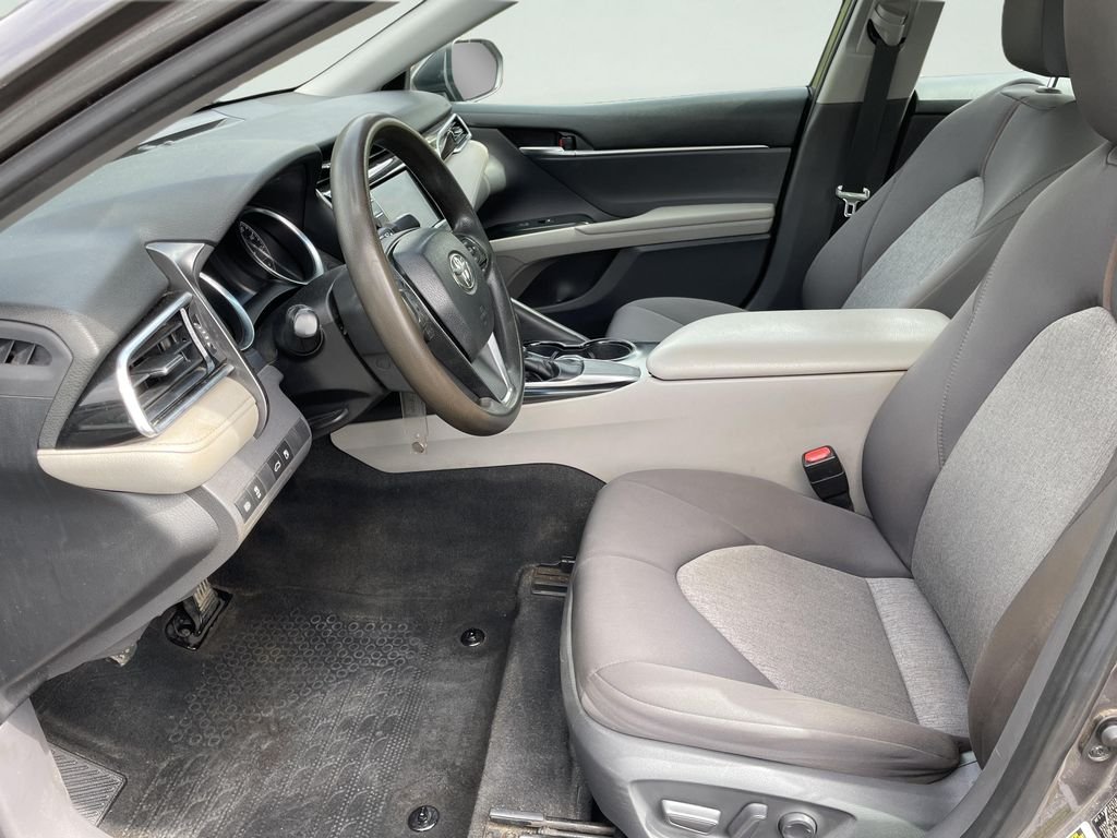 Used 2018 Gray Toyota LE image 9
