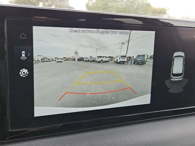 Used 2025 Hyper White Hyundai SEL image 16