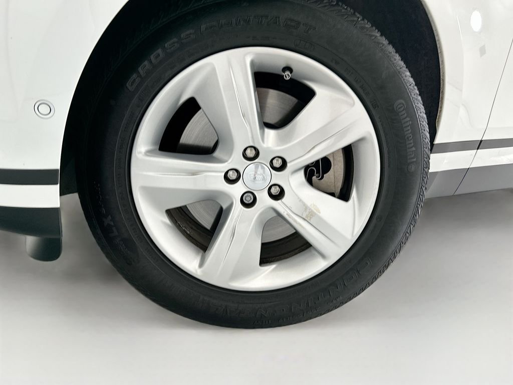 Certified Used 2026 Fuji White Land Rover S image 29