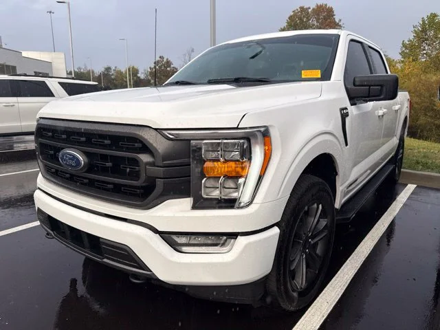 Used 2023 Oxford White Ford XLT image 3