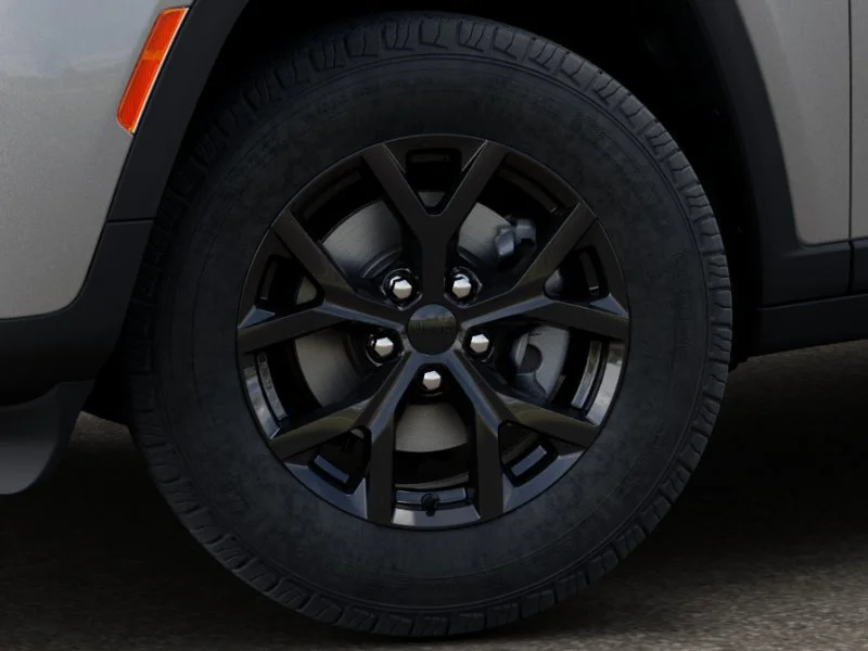 New 2026 Silver Zynith Exterior Paint Jeep Laredo Altitude image 8
