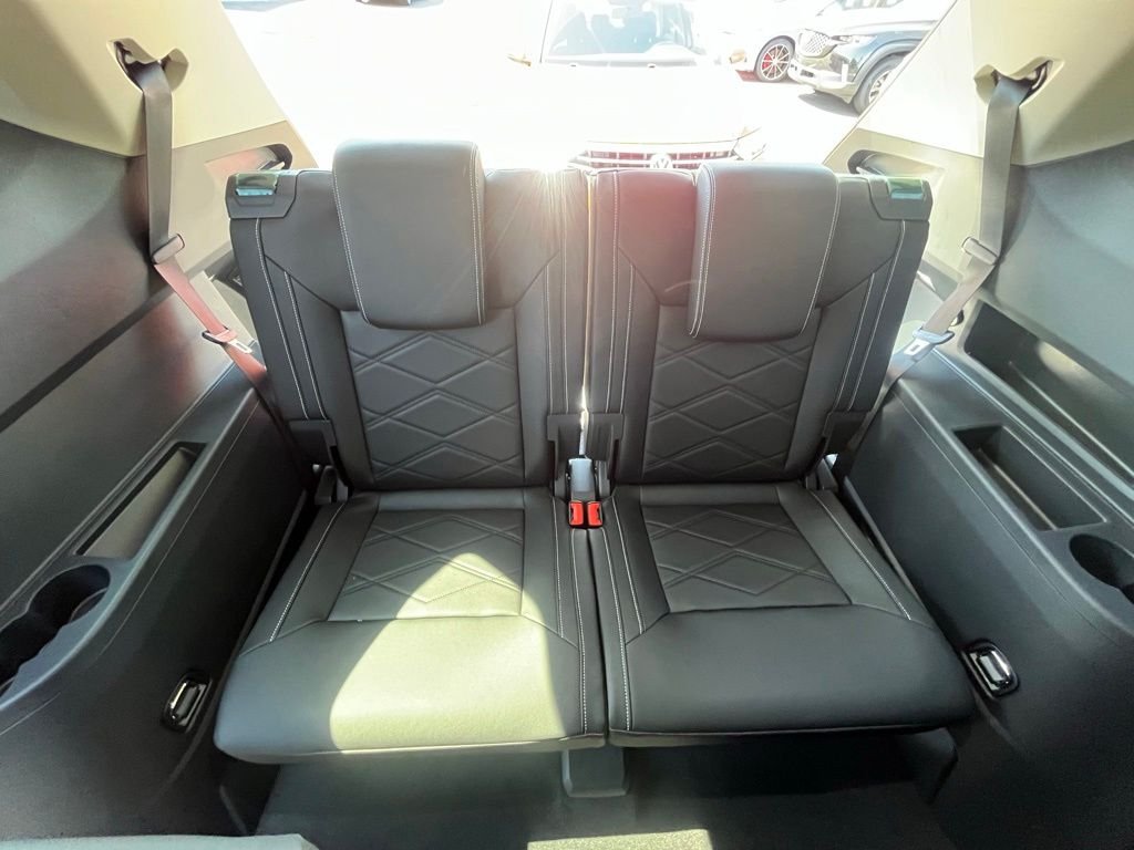 New 2026 Green Volkswagen 2.0T SE w/Technology image 23