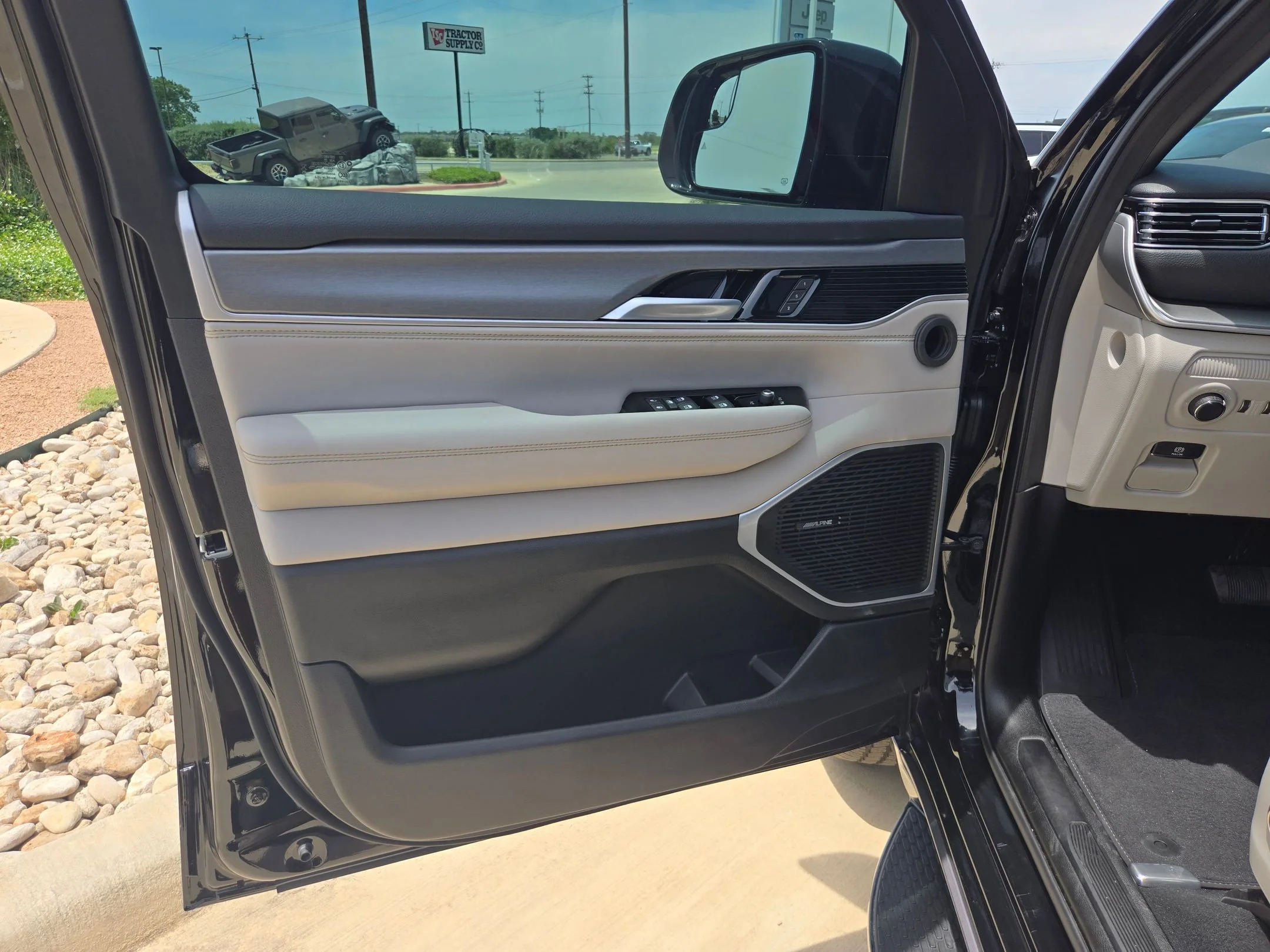New 2026 High Gloss Black Exterior Paint Jeep  image 12