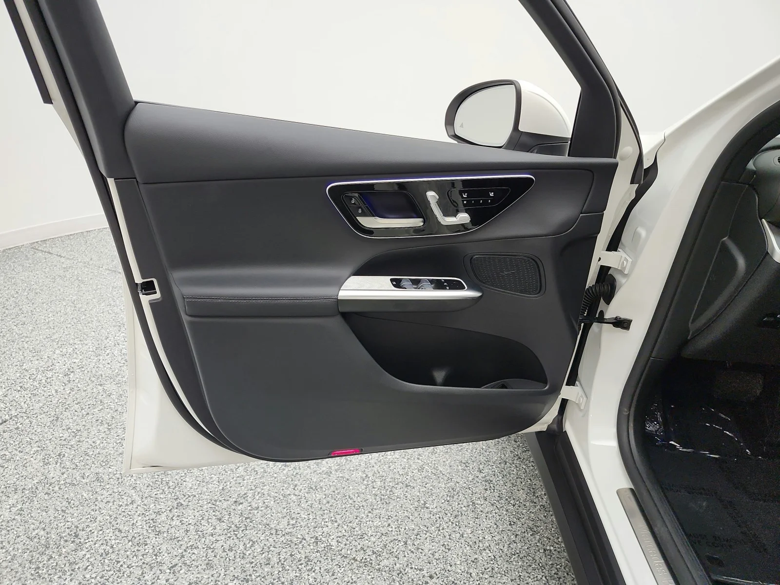 Used 2025 Polar White Mercedes-Benz GLC 350e 4MATIC® SUV image 15