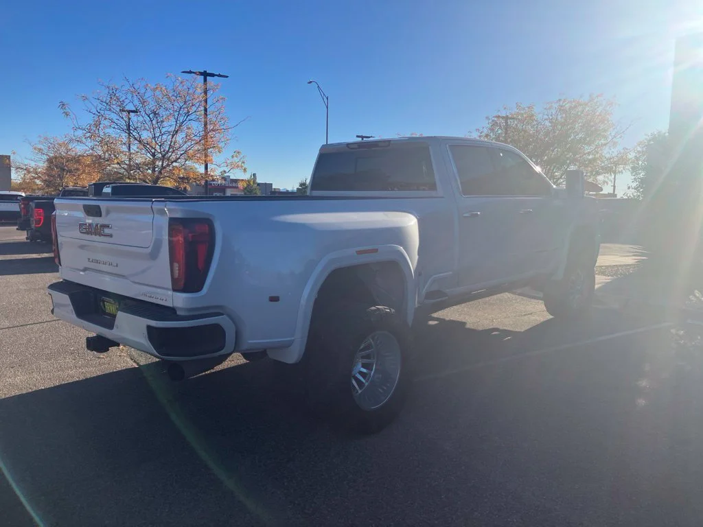 Used 2022 White GMC Denali image 4