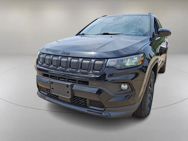 Used 2022 Black Jeep Latitude image 4