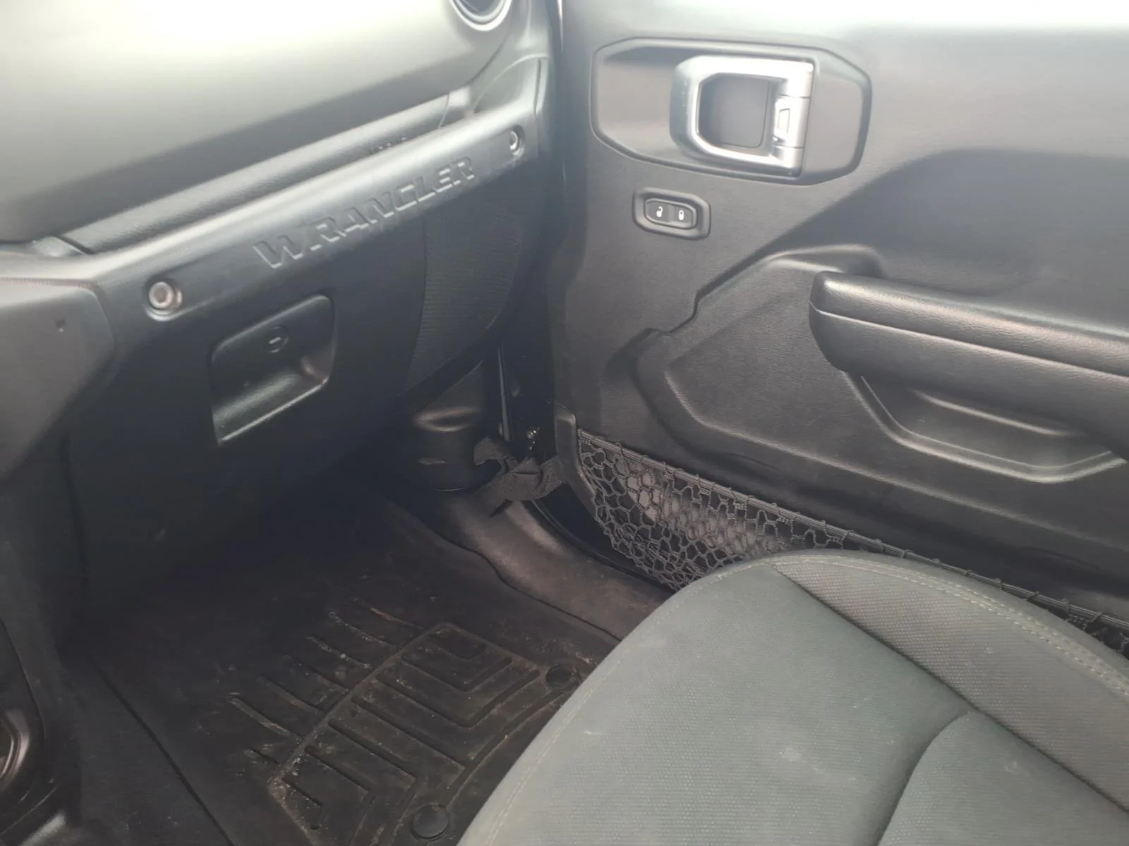 Used 2018 Black Jeep SPORT S 4X4 image 20