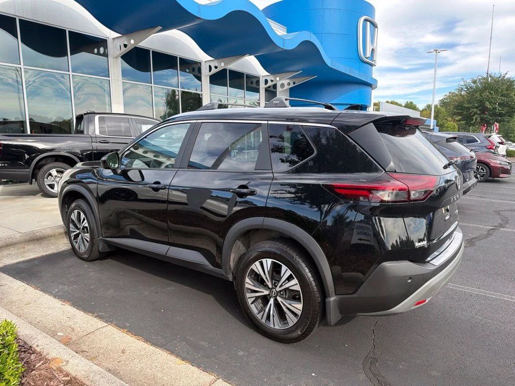 2023 Nissan Rogue SV SUV Slide 8
