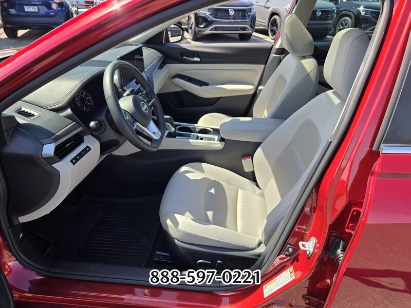 Used 2024 Scarlet NISSAN 2.5 SV image 10