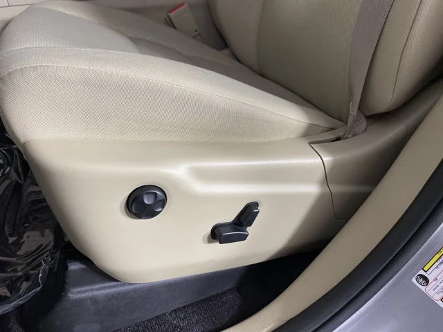 Used 2018 Silver Jeep Laredo E image 17