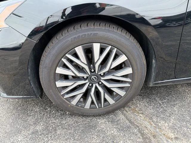 Used 2024 Black Nissan 2.5 SV image 20