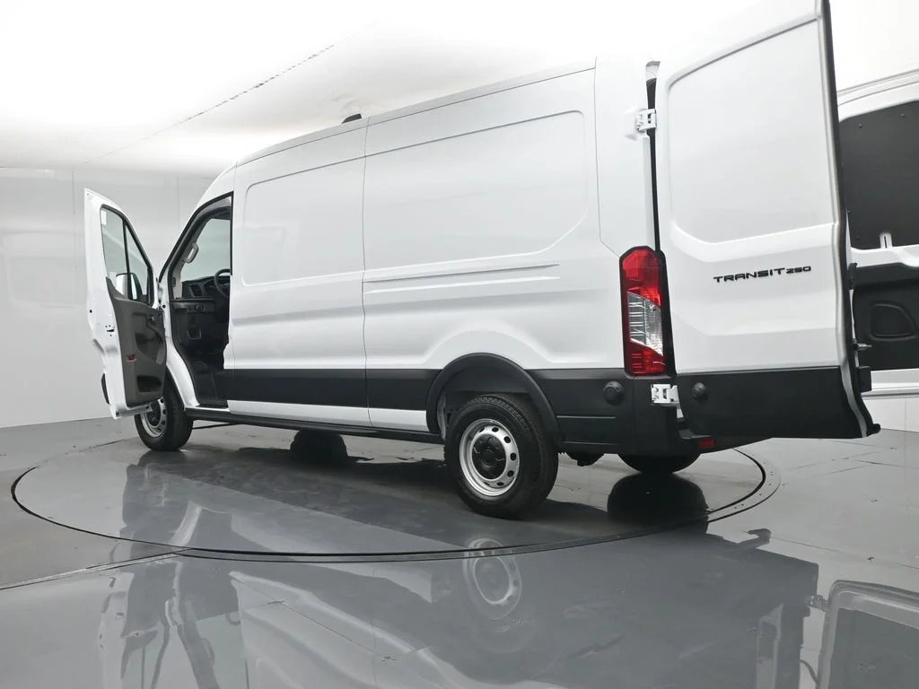 New 2026 Oxford White Ford Base image 32