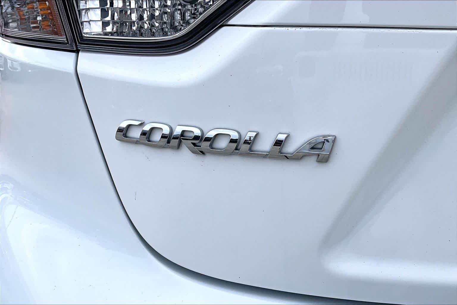 Used 2025 Ice Cap Toyota LE image 10