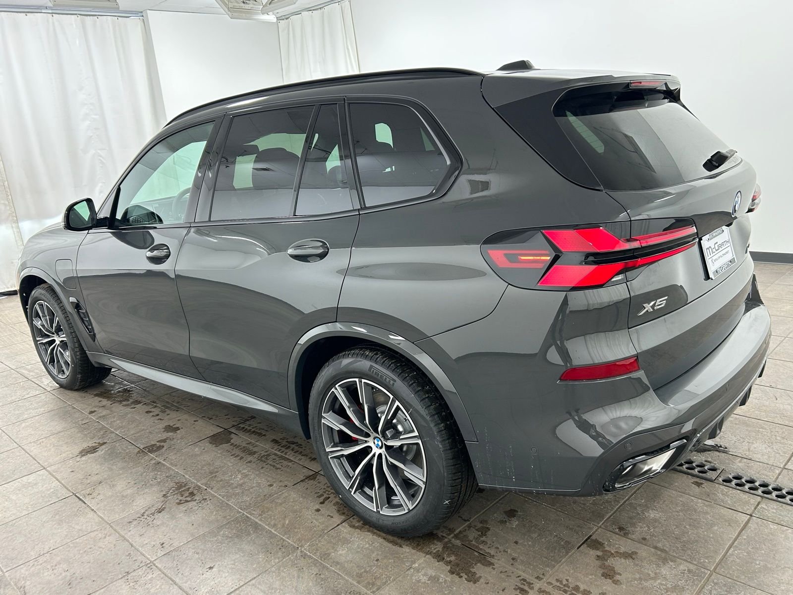 New 2026 Dravit Gray Metallic BMW xDrive50e image 3