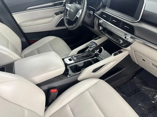 Used 2022 White Kia S image 26