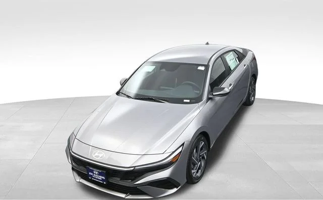 Used 2025 Silver Hyundai SEL Sport image 24