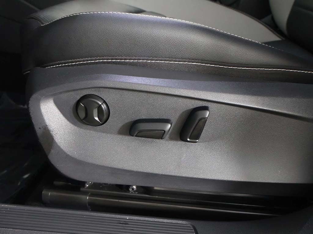 Used 2023 Gray Volkswagen 1.5T SEL image 32
