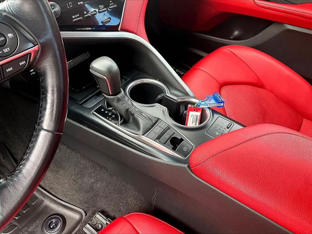 Used 2018 Black Toyota XSE V6 image 20
