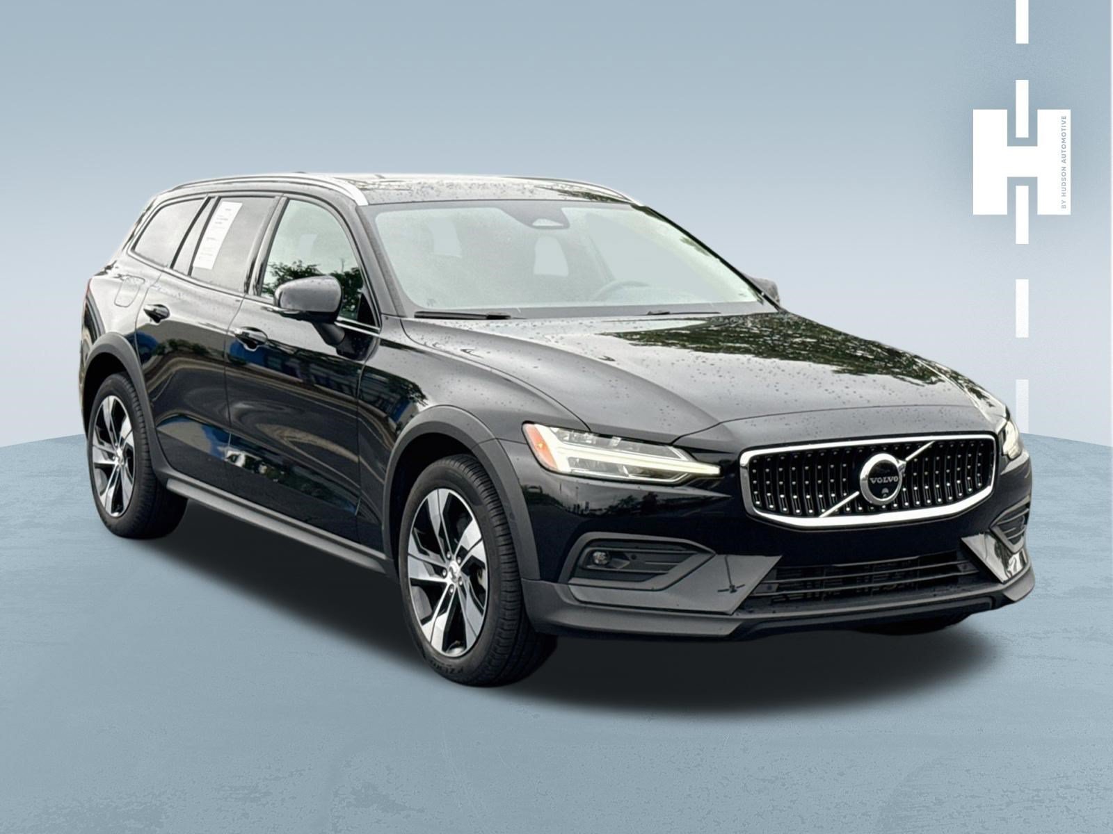 Used 2025 Onyx Black Metallic Volvo Plus image 1