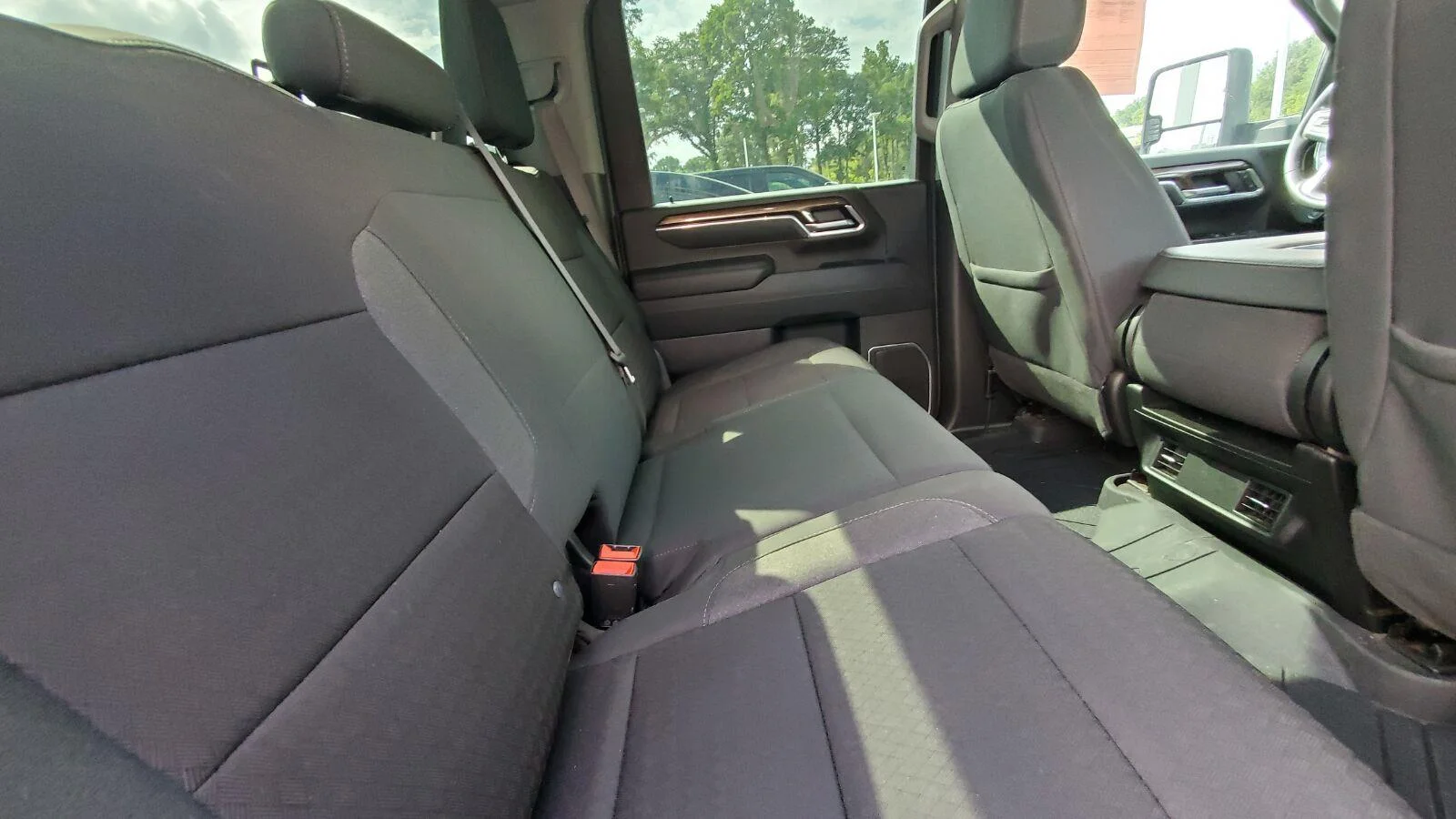 Used 2024 Summit White Chevrolet LT image 6