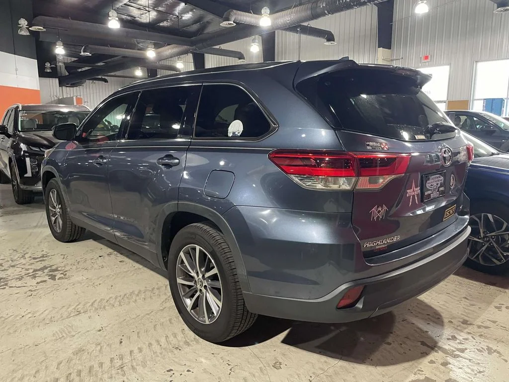 Used 2019 Blue Toyota XLE image 3