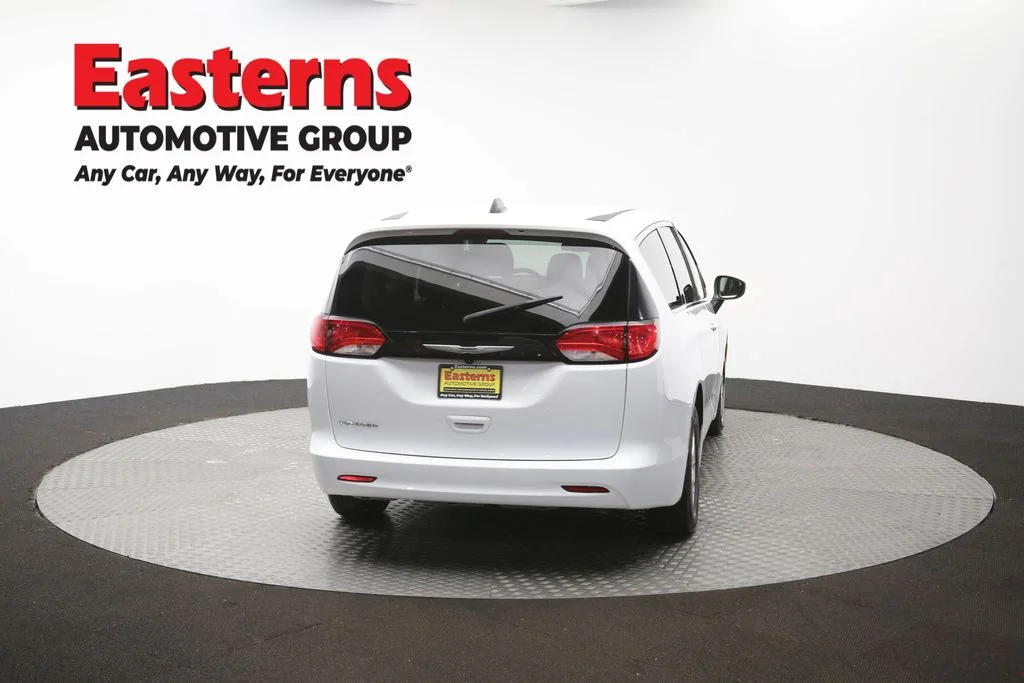 Used 2022 White Chrysler LX image 37