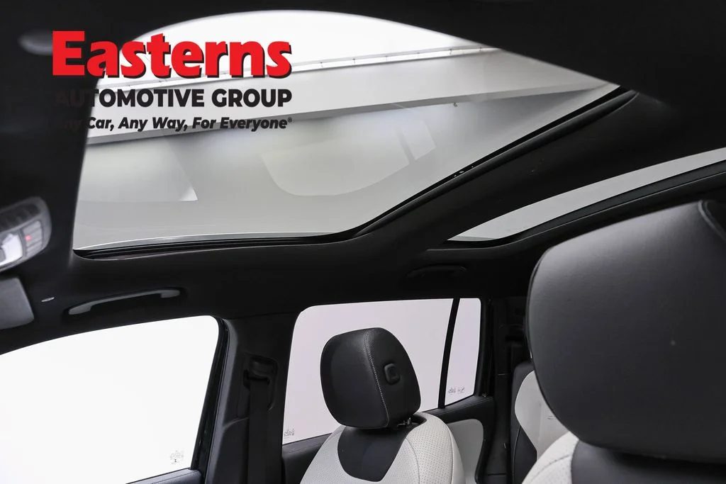 Used 2022 Black Mercedes-Benz GLB 250 image 35