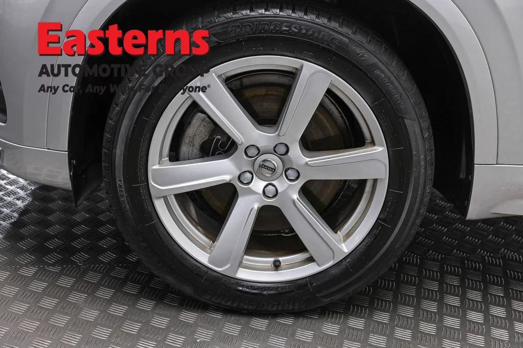 Used 2022 Gray Volvo T5 Momentum image 32