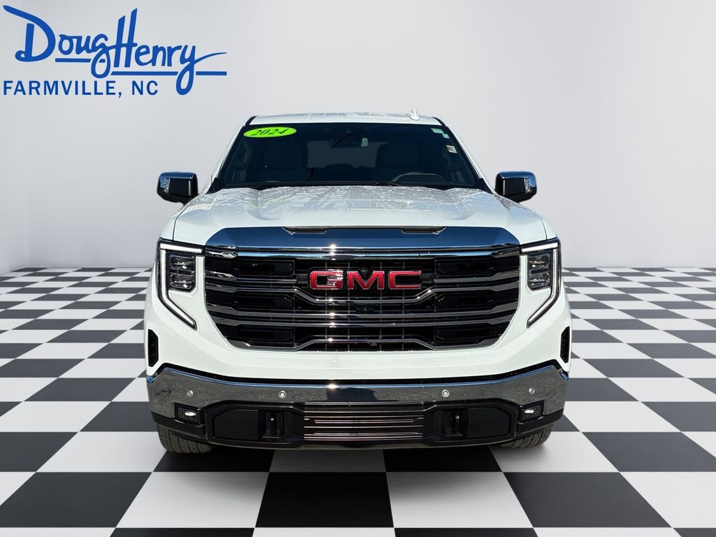 Used 2024 White GMC SLT image 8