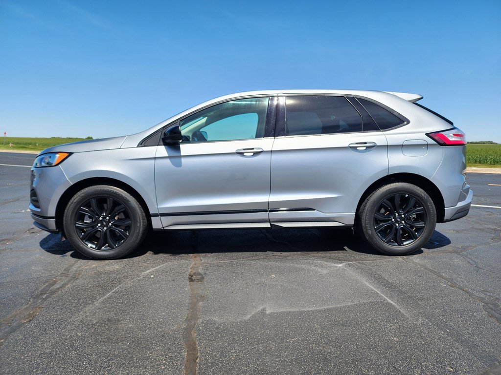 Used 2024 Iconic Silver Metallic Ford SE image 8