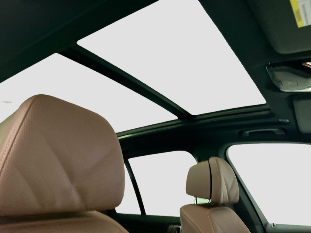 New 2026 Green Metallic BMW xDrive40i image 17