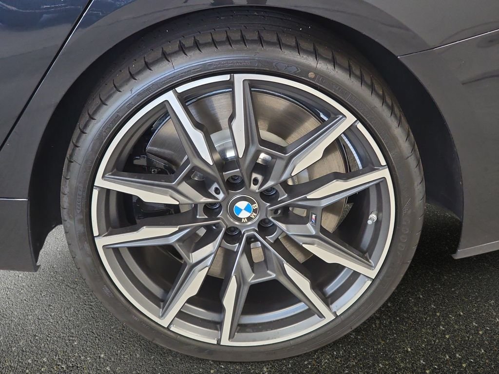 2026 BMW 8 Series M850i - Photo 16