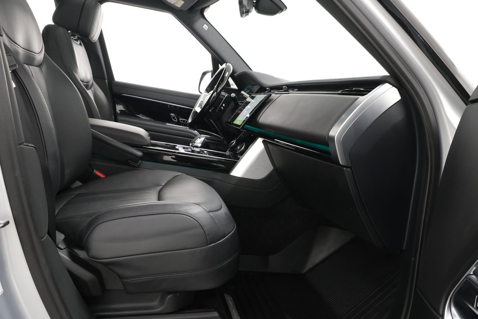 Used 2023 Silver Land Rover SE image 41