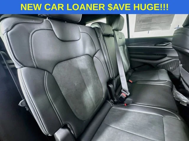 New 2026 Bright White Clear-Coat Exterior Paint Jeep Laredo image 28