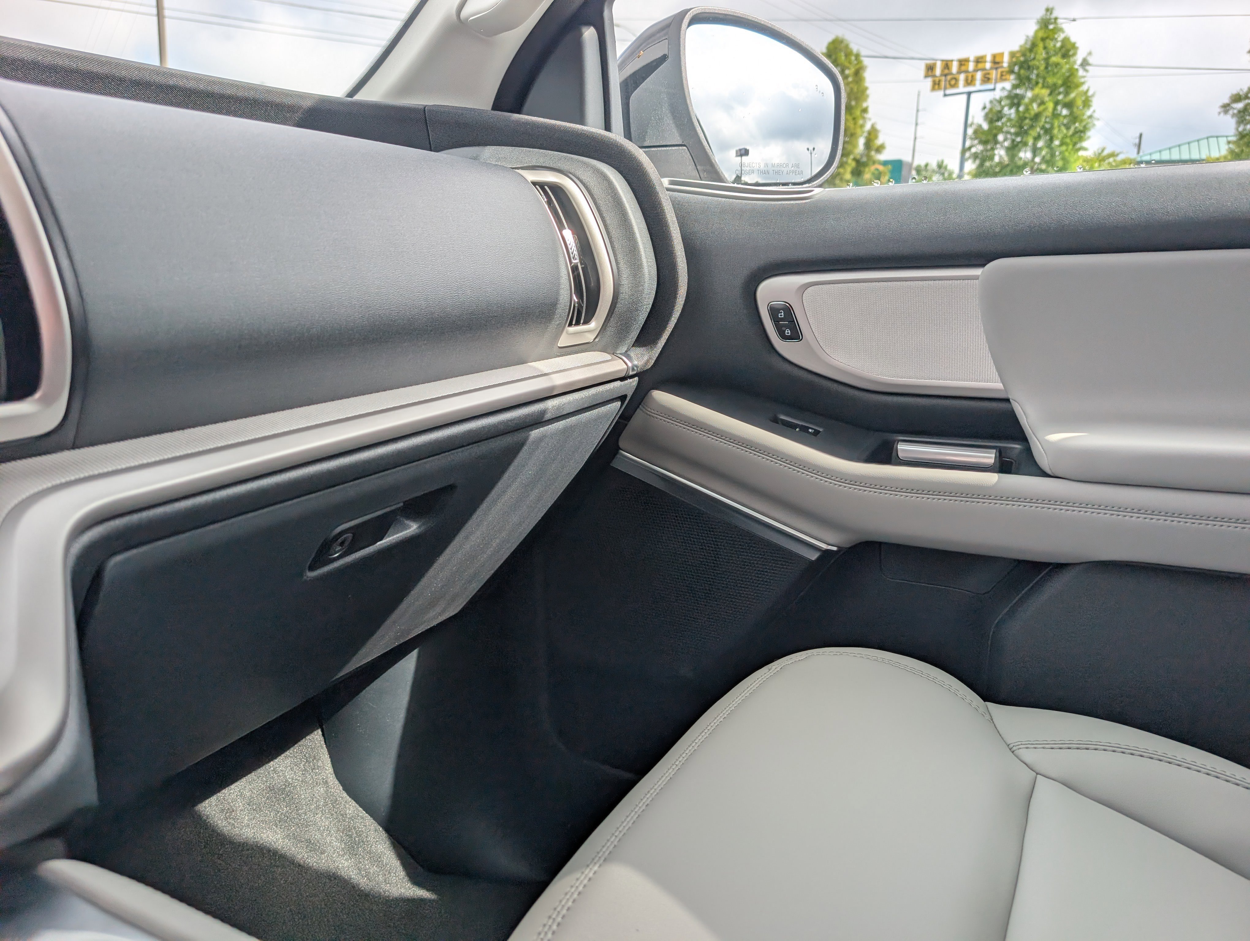 New 2026 Star White Metallic Tri-Coat FORD Active image 31