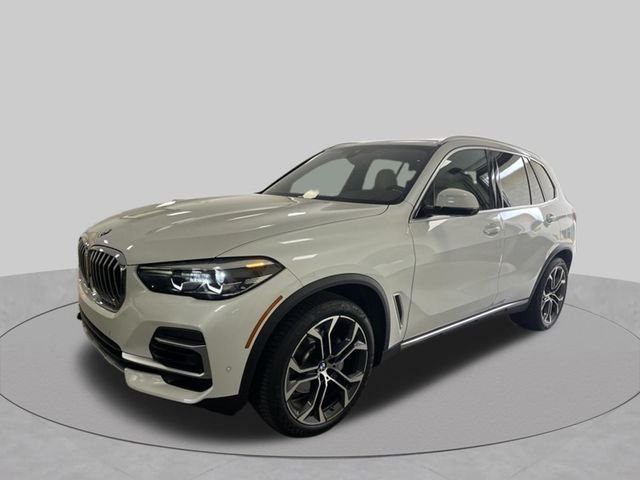Used 2022 Mineral White Metallic BMW sDrive40i image 1