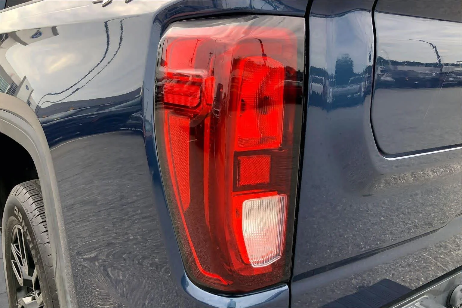 Used 2021 Pacific Blue Metallic GMC Elevation image 26
