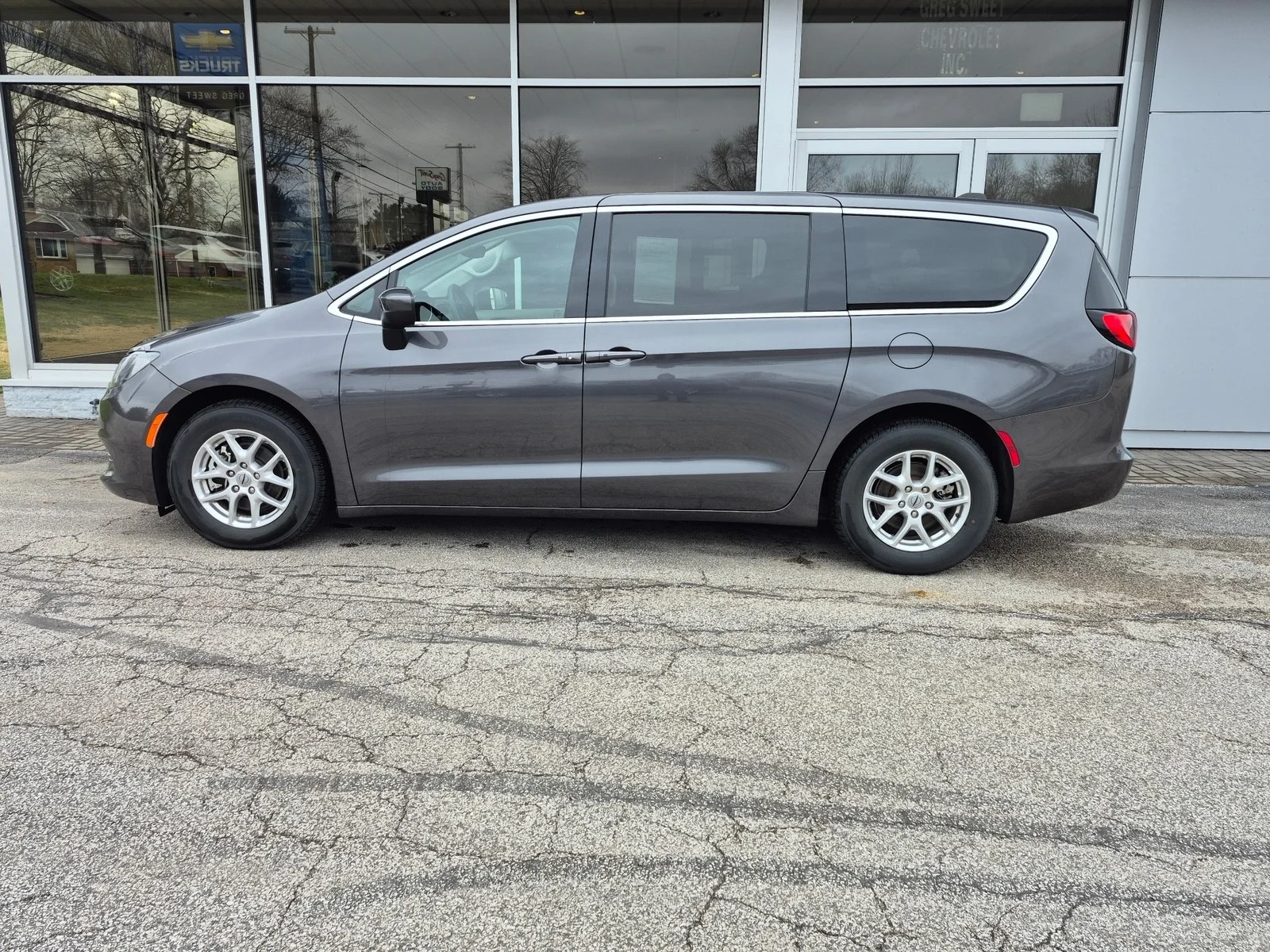 2023 Chrysler Voyager LX - Photo 11